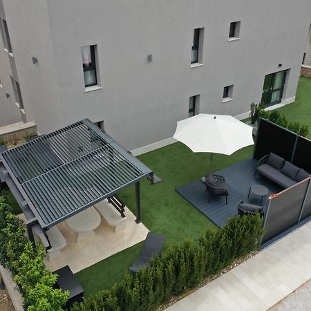 Grey House Apartamento Bol Exterior foto