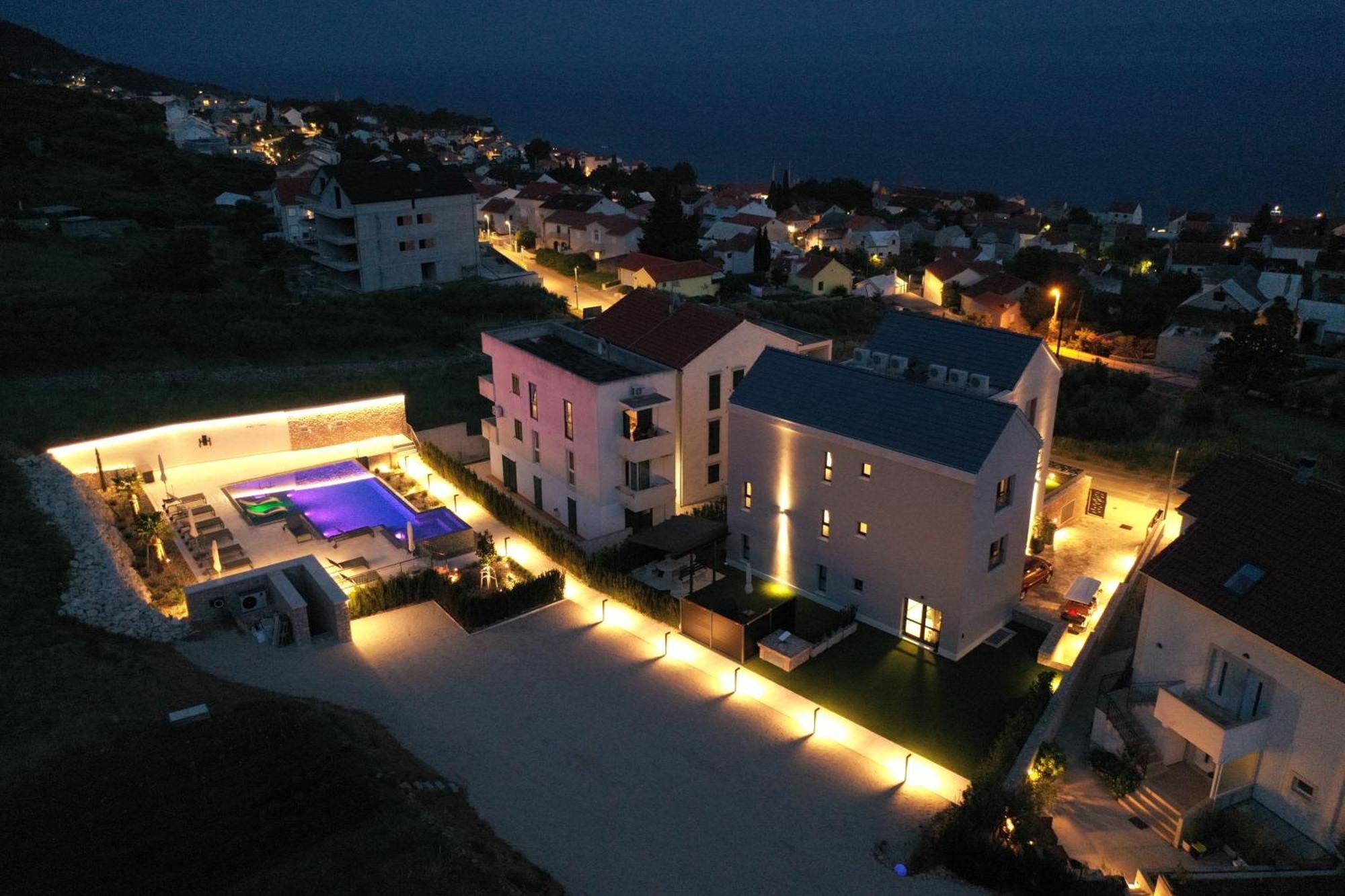 Grey House Apartamento Bol Exterior foto