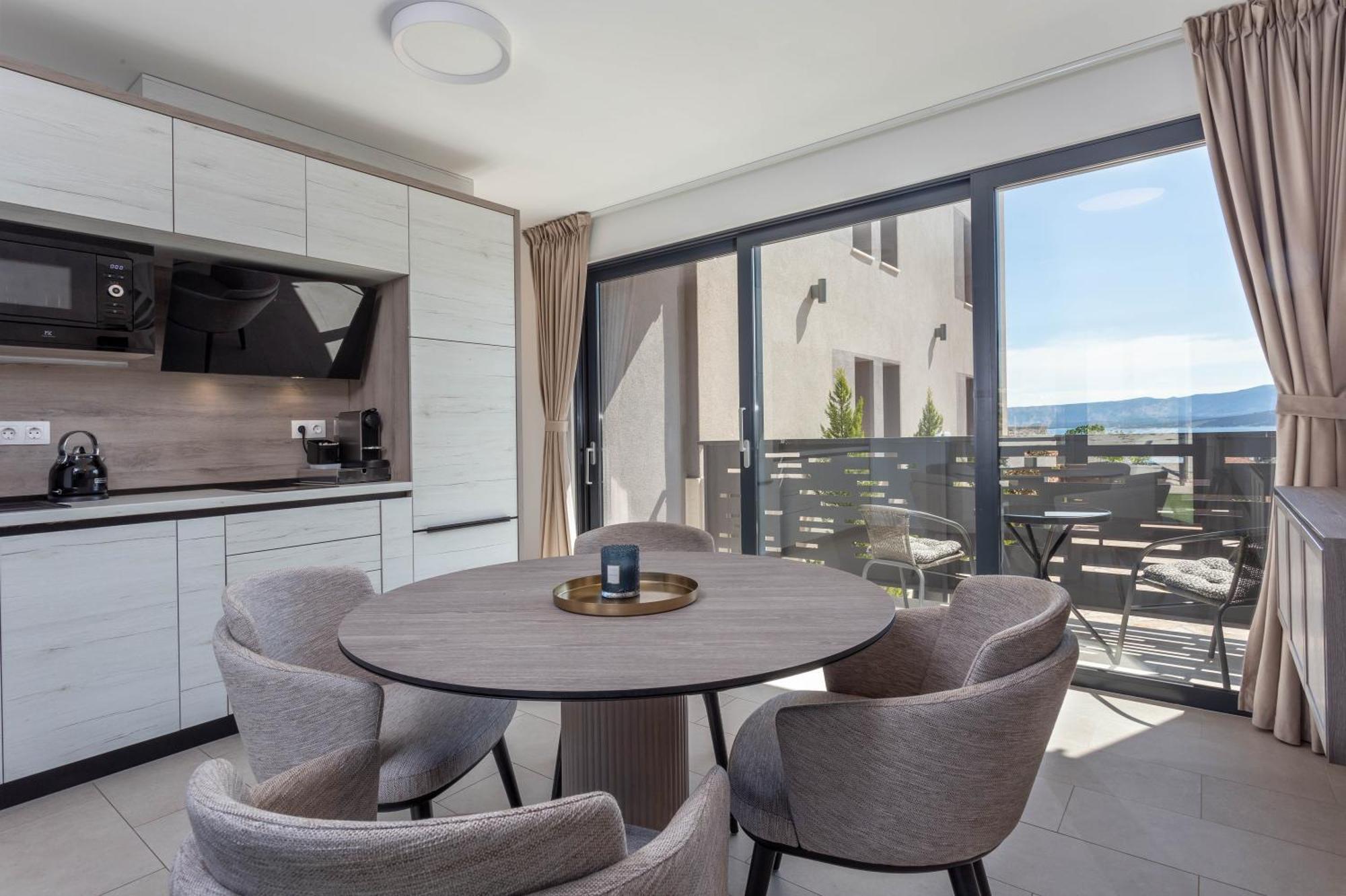 Grey House Apartamento Bol Exterior foto